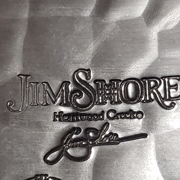 Beautiful Jim Shore and Wendell August Forge Santa in Sleigh Ornament - Picture 5 of 10